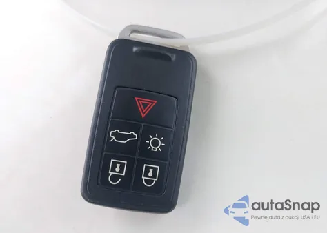 2016 Volvo Xc60 T5 Drive-E Premier from USA, damaged, VIN YV440MDK2G2832424